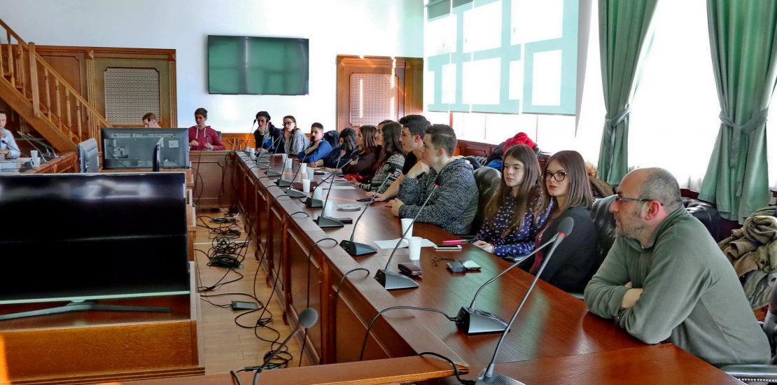 Dialog structurat cu tinerii
